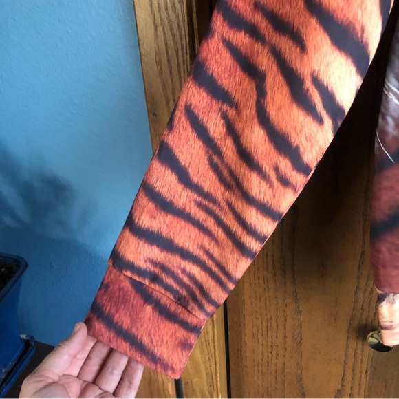 Mr Gugu & Miss Go Tiger sweatshirt size XL - Picture 4 of 4